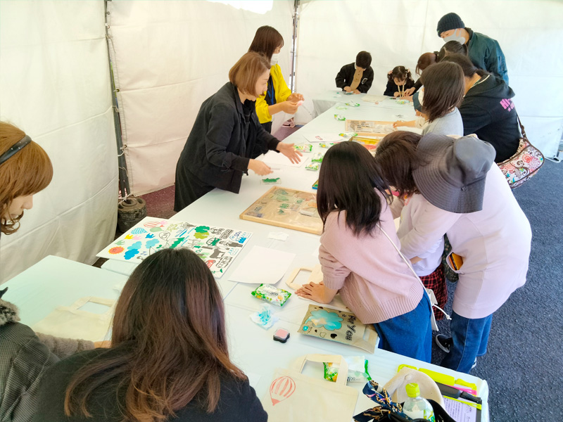 エコバッグに消しゴムアートワークショップ